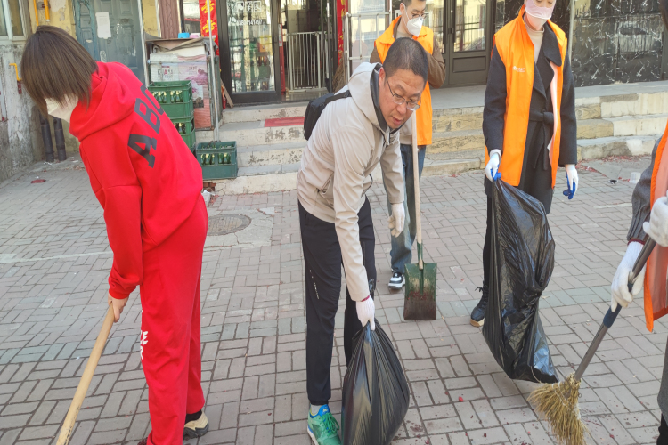 近期，明山区检察院青年志愿者到春明社区参与社区劳动。