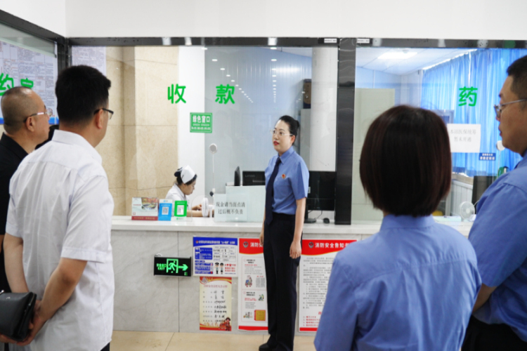 近日，明山区检察院开展公益诉讼工作以实际行动促进拥军活动