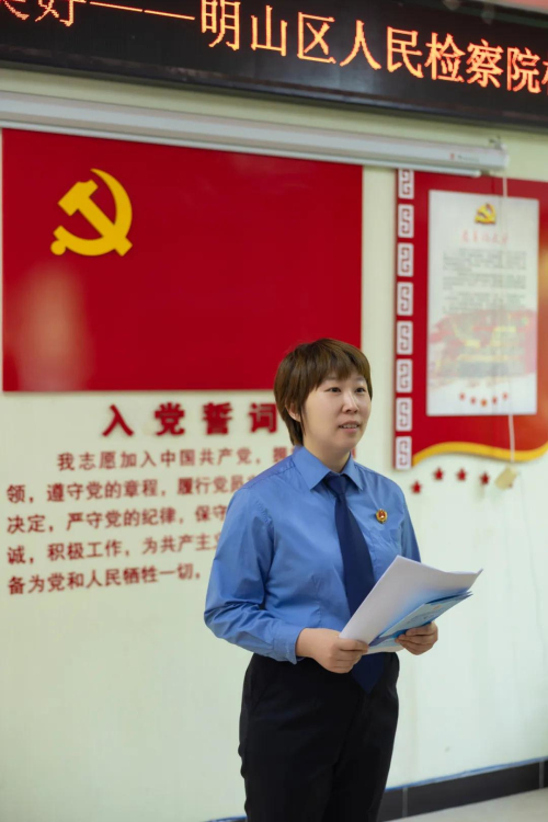 近期，明山区检察院检察干警走进社区开展法治宣传活动。