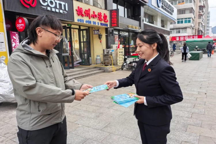 近期，明山区检察院开展食品安全相关法治宣传活动